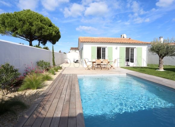 Holiday Rental Cottage With Pool On The Ile De Re Cannelle